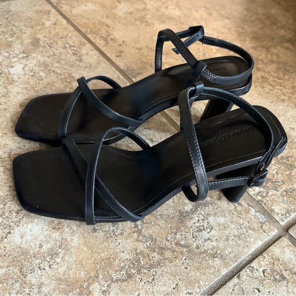 Banana Republic Black Leather Block Heels - Women’s Size 8 - Picture 2 of 5